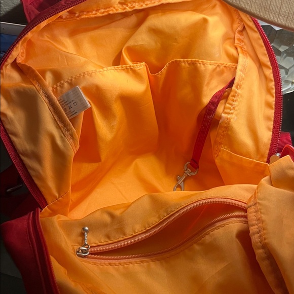 Baggallini Apple Mission Backpack - Picture 4 of 6